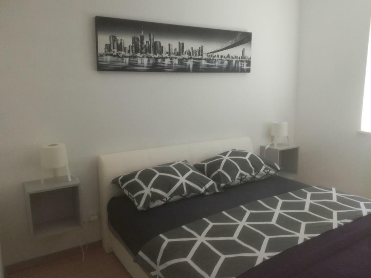 Soba U Centru Hotel Pula Buitenkant foto