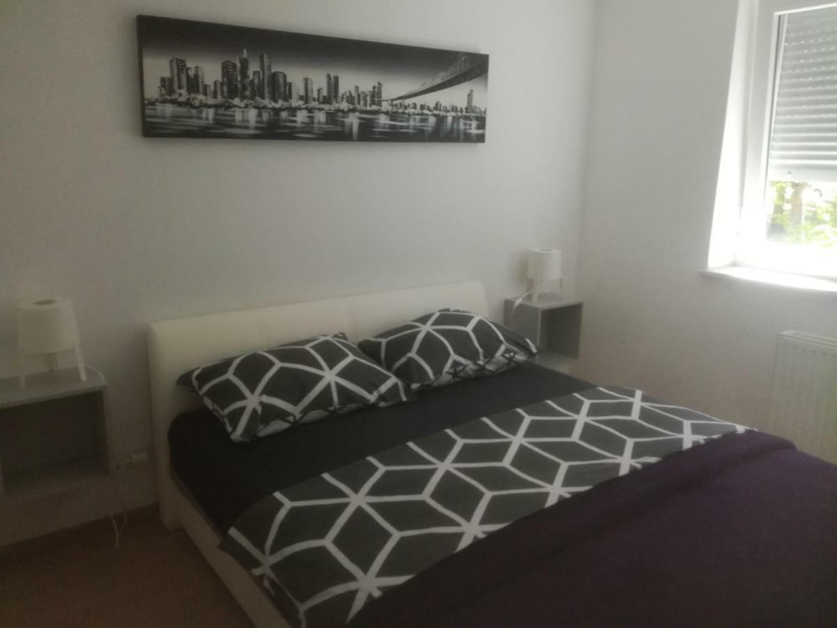 Soba U Centru Hotel Pula Buitenkant foto